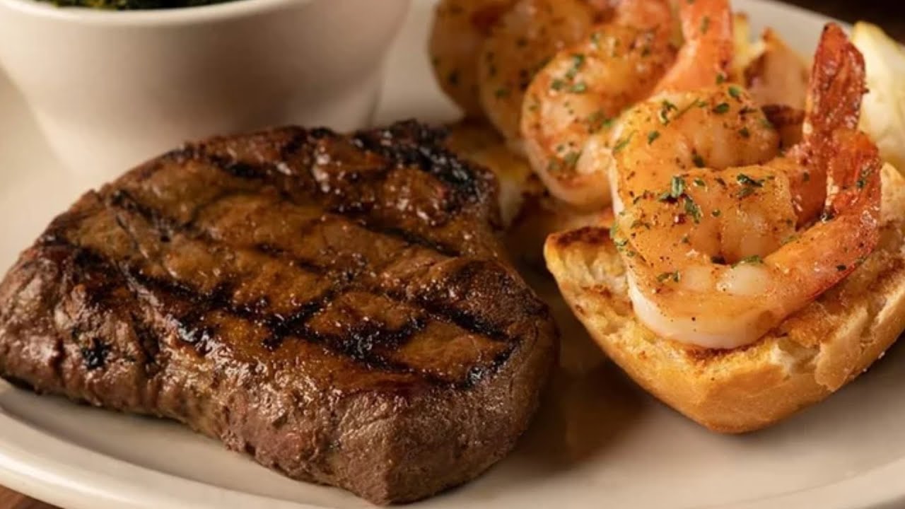 Texas roadhouse has become a favorite restaurant chain across the country.