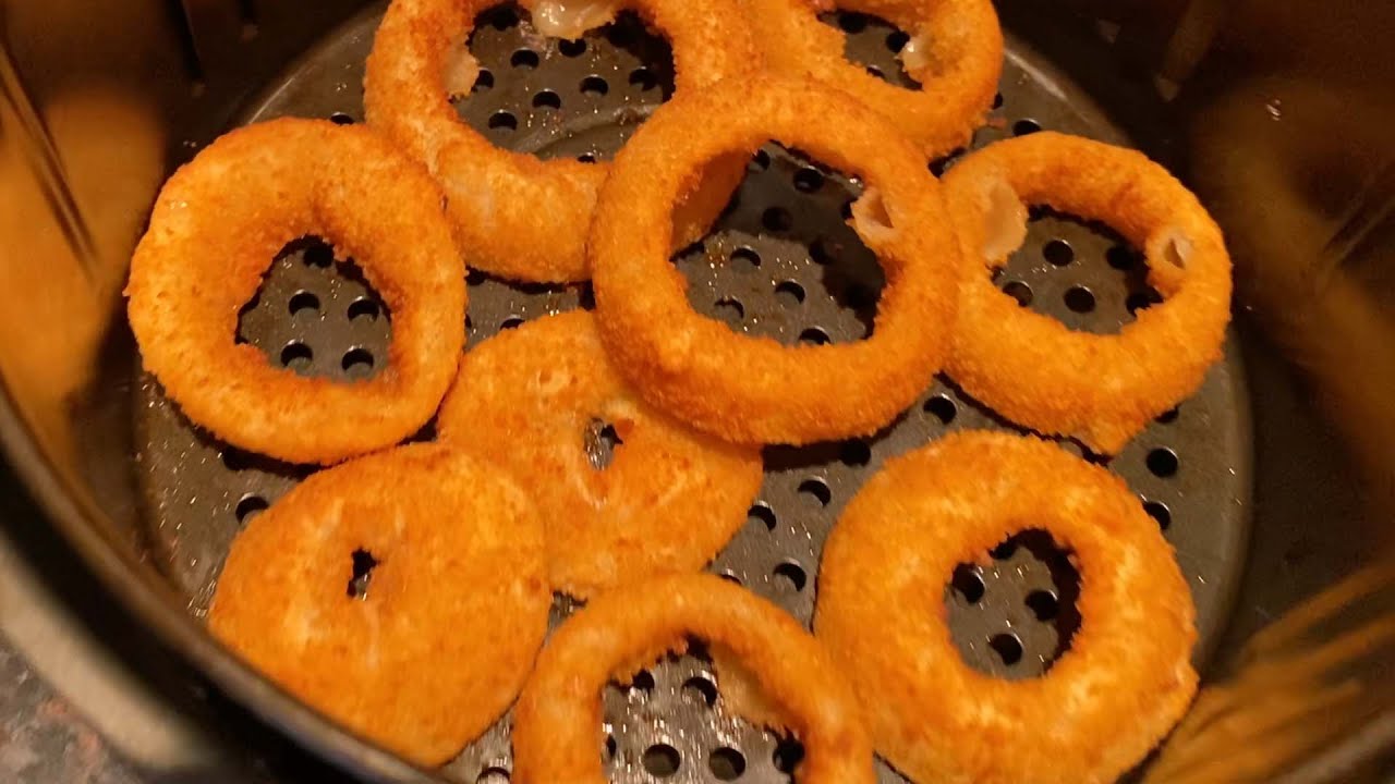 Most of us love onion rings because they taste great and are super crispy.