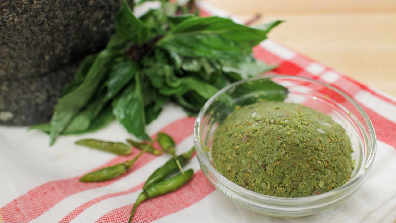 Green curry paste is a Thai condiment that has become very popular around the world.
